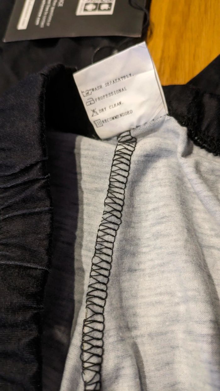 Legging court noir bas fleur taille S jamais porté - photo numéro 7
