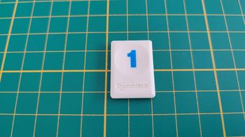 Tuile chiffre 1 un bleu pièce jeu de société Rummikub Le rami des chiffres jeu de voyage Hasbro #C68