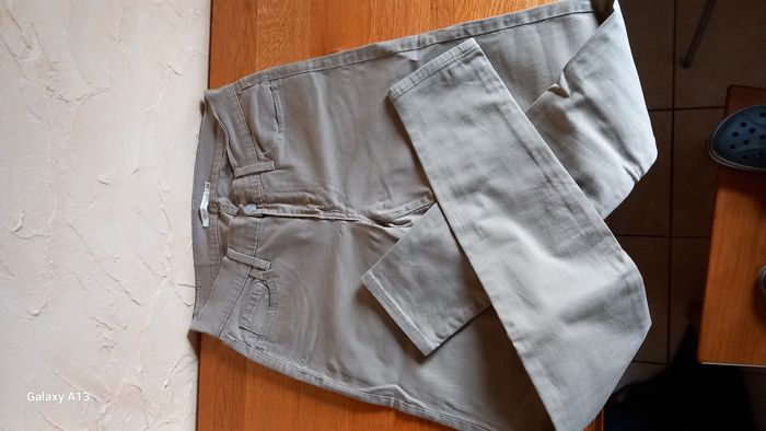 Jean Levi's beige - photo numéro 3