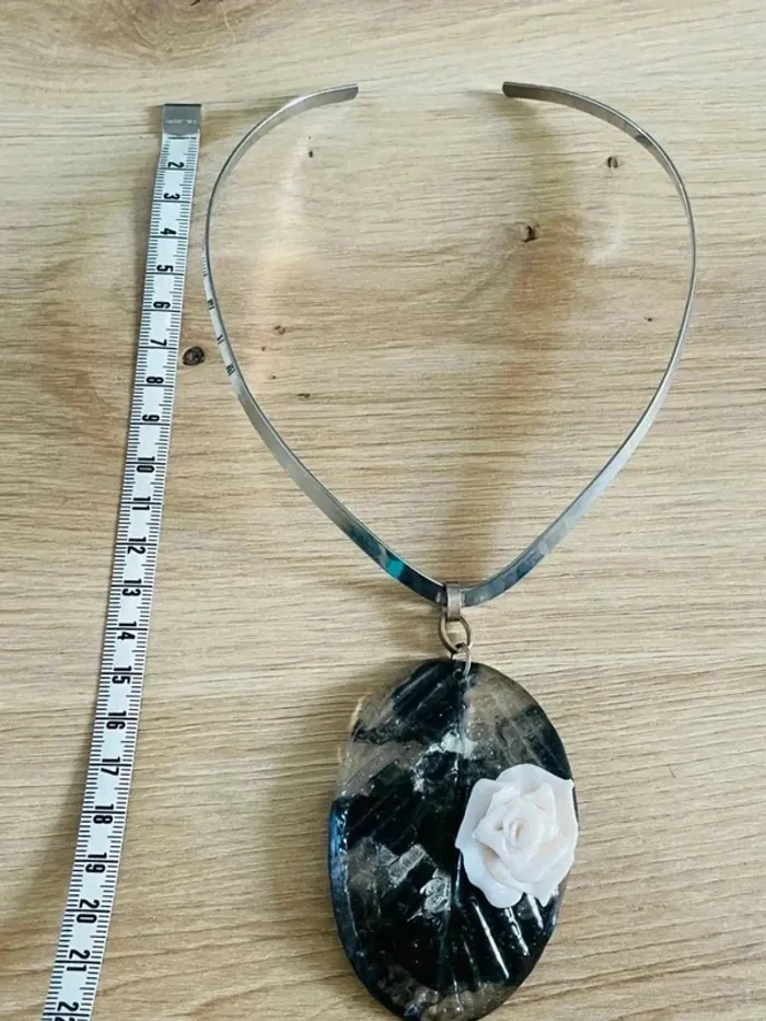 Collier en résine - photo numéro 3