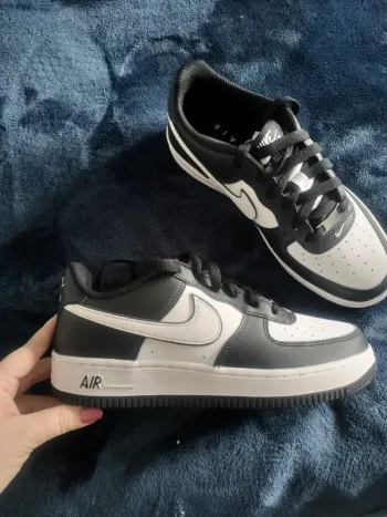 Adidas noire et blanche