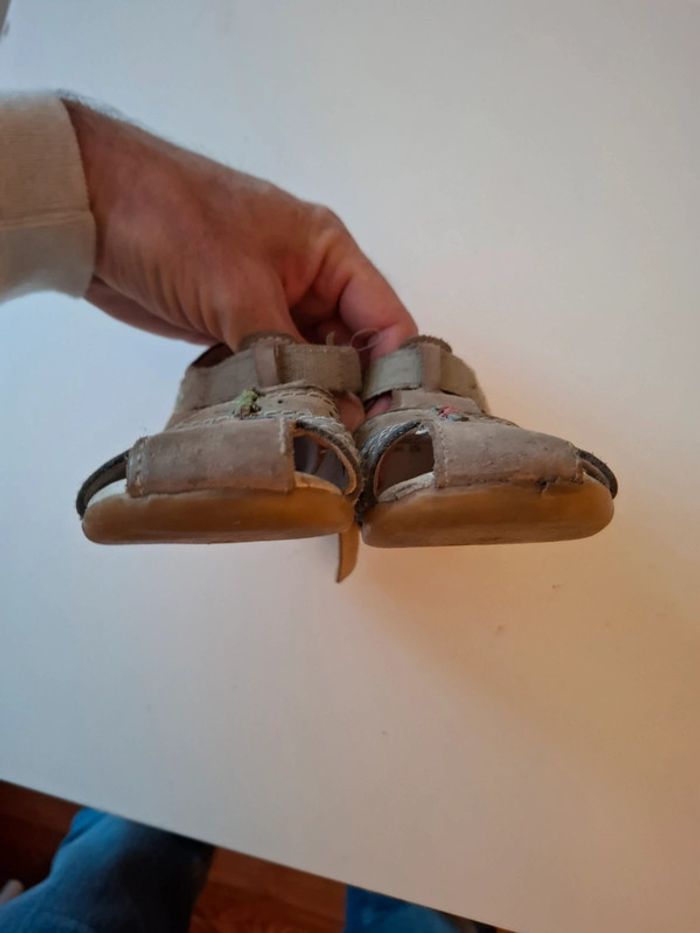 Sandales kickers taille 25. - photo numéro 4