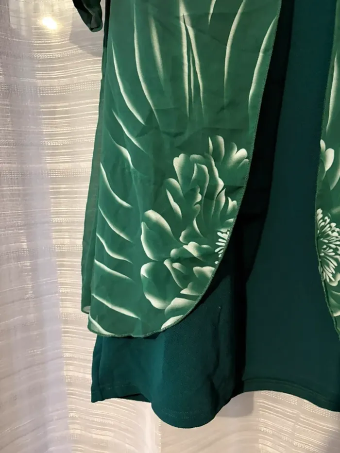 Robe verte fleurie - photo numéro 2