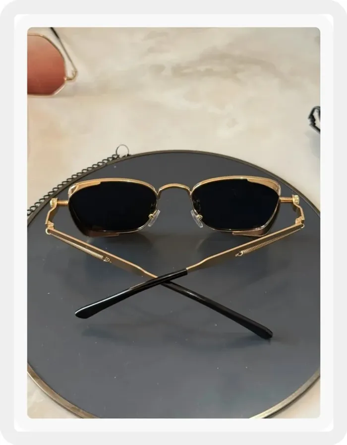 Lunette de soleil noire dorée - photo numéro 4