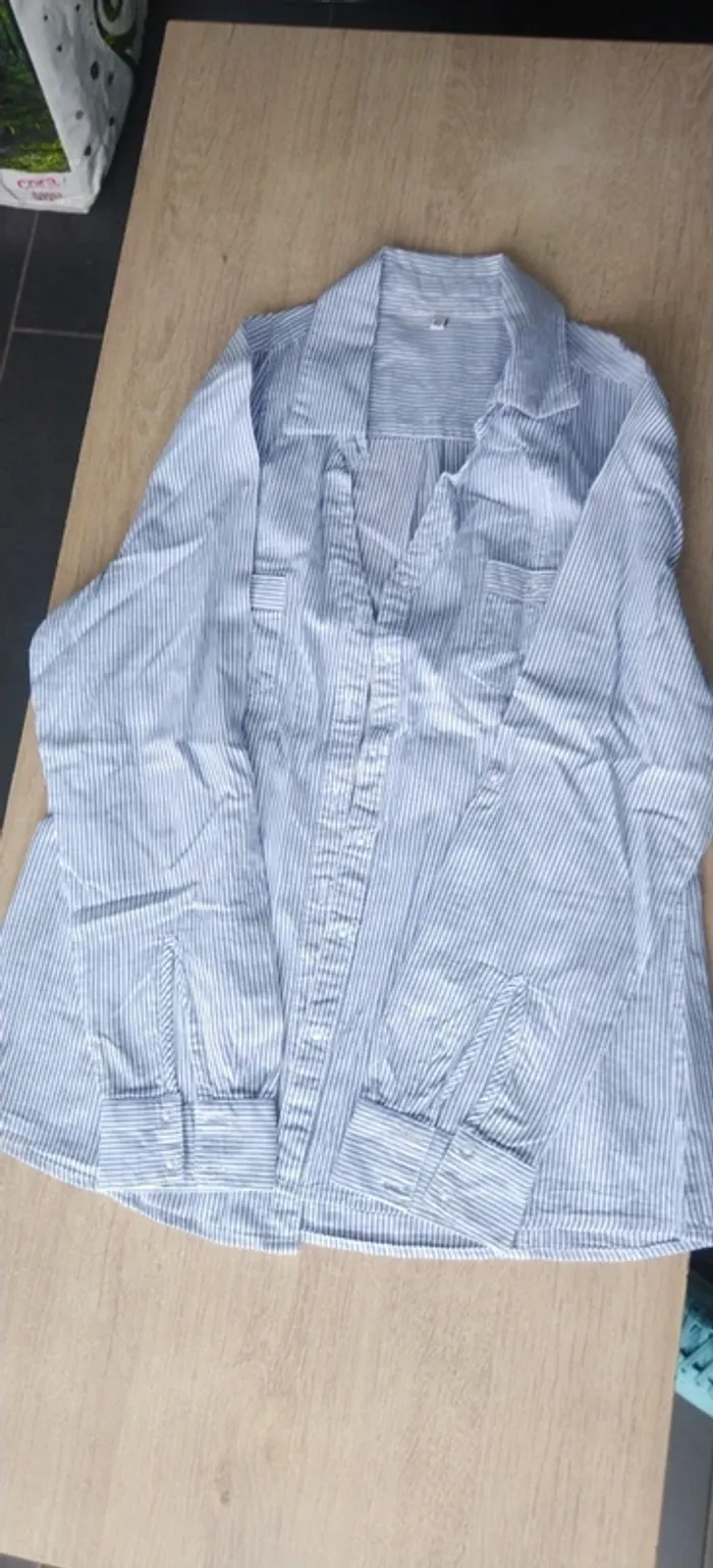 Chemise bleu et blanc - photo numéro 4