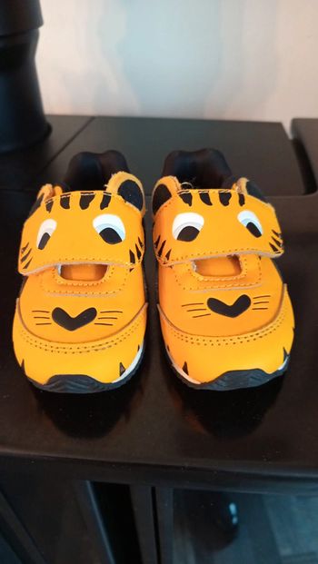 Basket taille 20 neuves