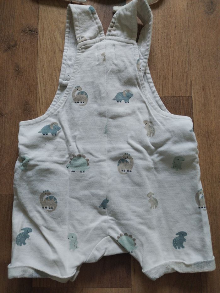 Ensemble salopette short et tee shirt - photo numéro 3