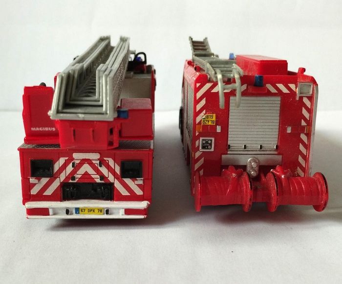 2 camions de pompiers Burago 1/50 - photo numéro 3