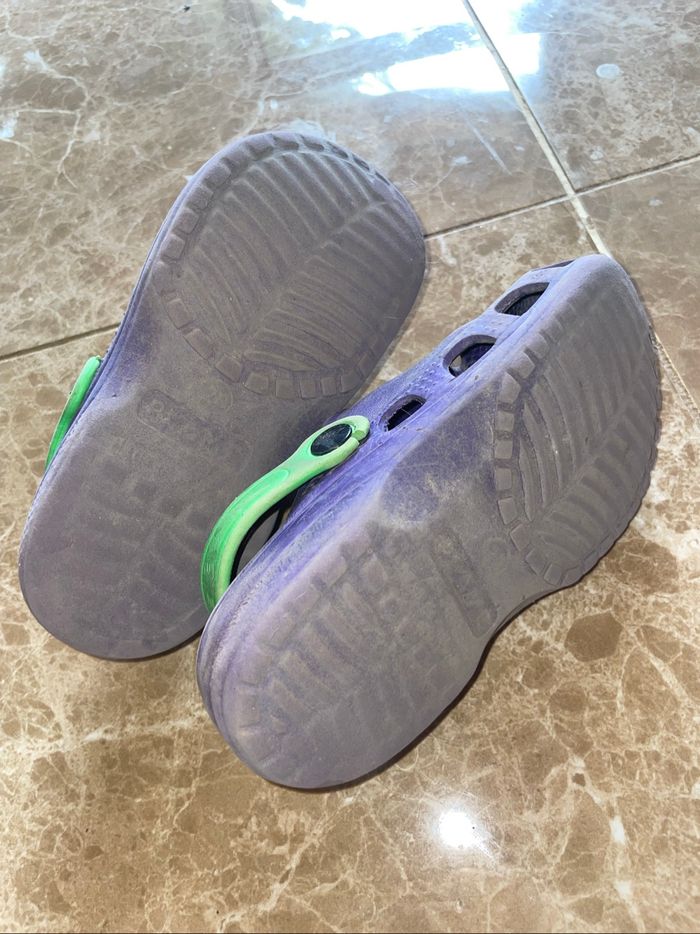 Chaussons type crocs - photo numéro 4
