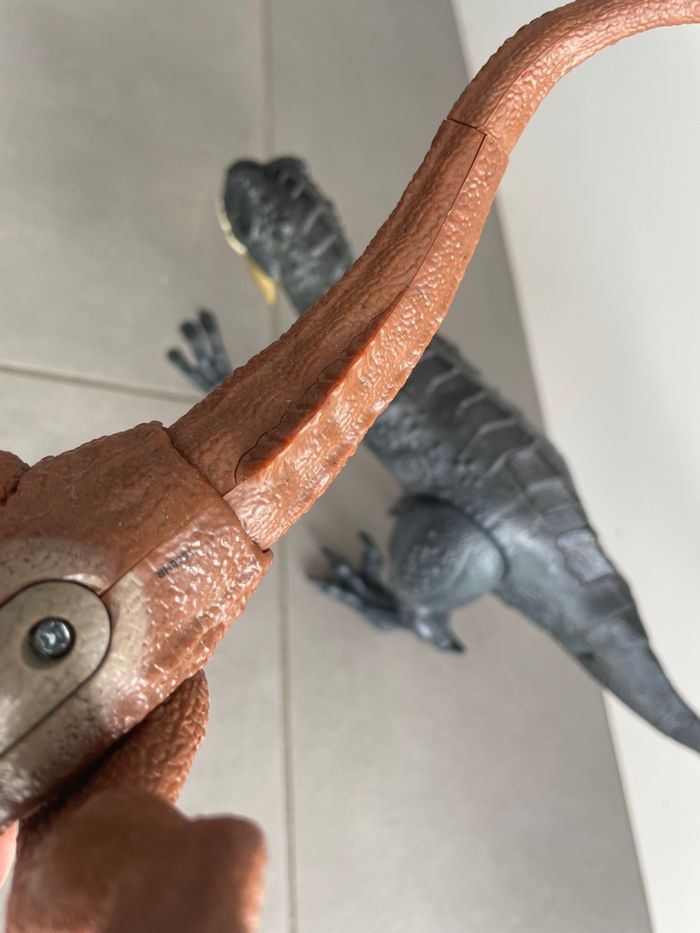 Lot de 2 dinosaures Jurassic World Figurine  Piles à change - photo numéro 5