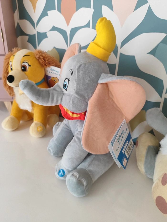 Peluche interactive chien belle éléphant Dumbo lapin panpan marie duchesse Pluto chien Disney - photo numéro 5