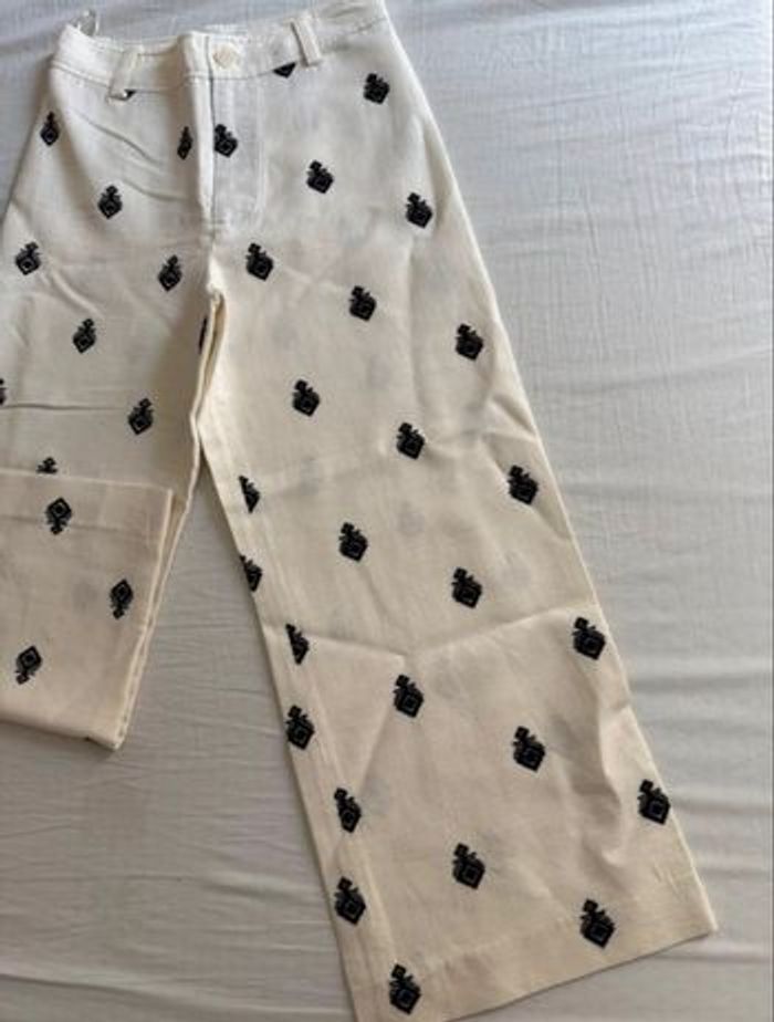 Pantalon Zara écru brodé noir – Taille S – Coupe droite chic - photo numéro 3