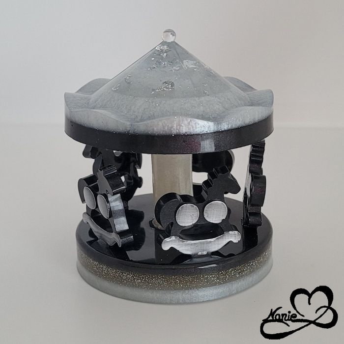 Le carrousel en résine Noir et Gris Pailleté !! 🎠 - photo numéro 2
