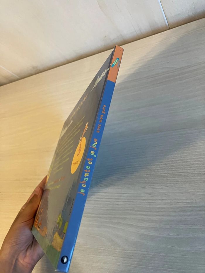 Livre enfant "Je chante et je joue avec mon guiro – très bon état – Atlas Jeunesse – éveil musical - photo numéro 3