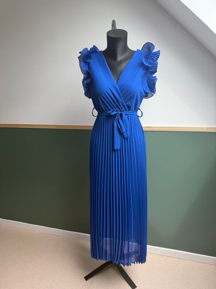 Robe longue plissée bleu rois / décolleté en V croisé Victoria - photo numéro 3