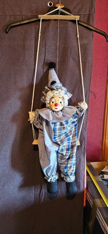 pierrot sur balançoire