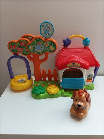 Chien tut tut et sa niche 