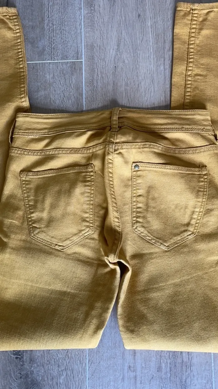 Jeans couleur moutarde - photo numéro 2