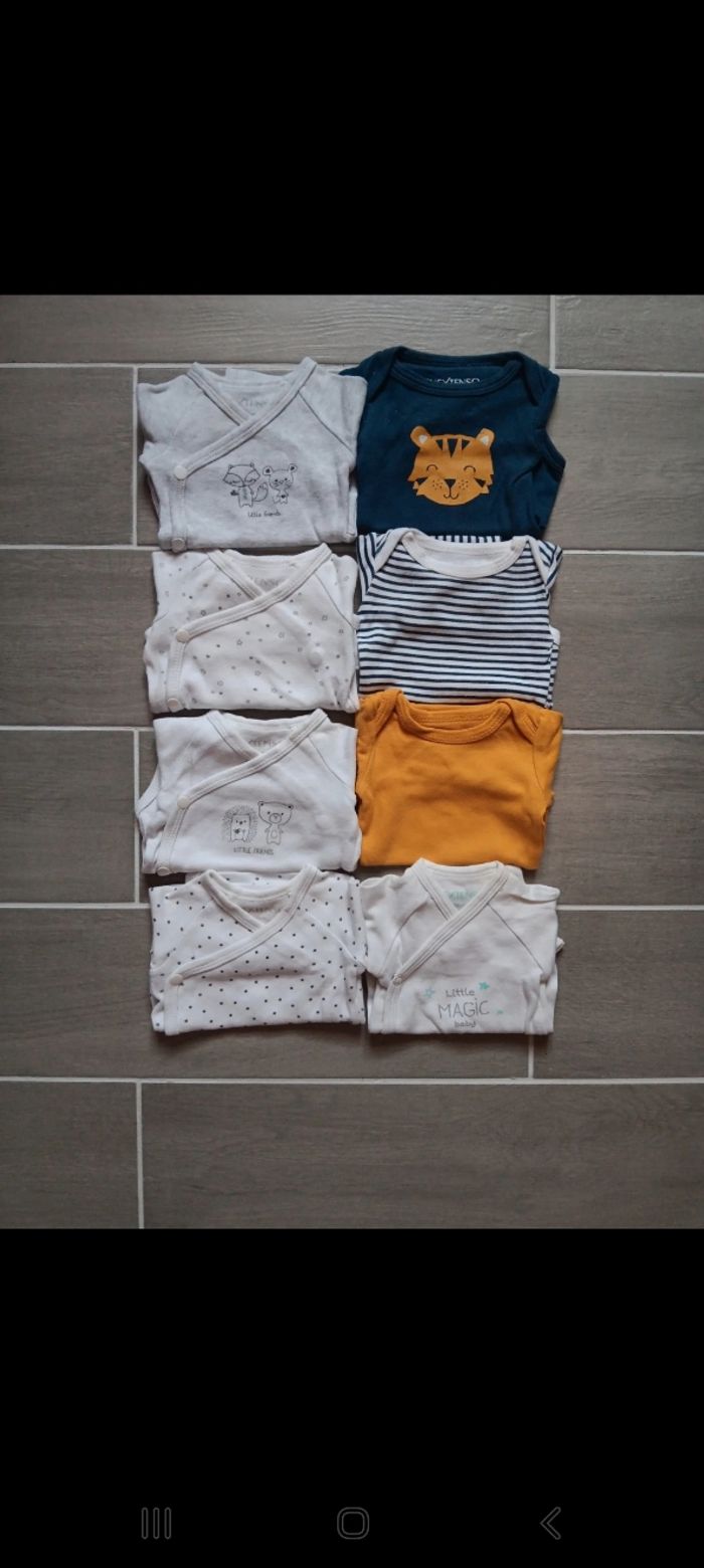 Lot bodies 1 mois