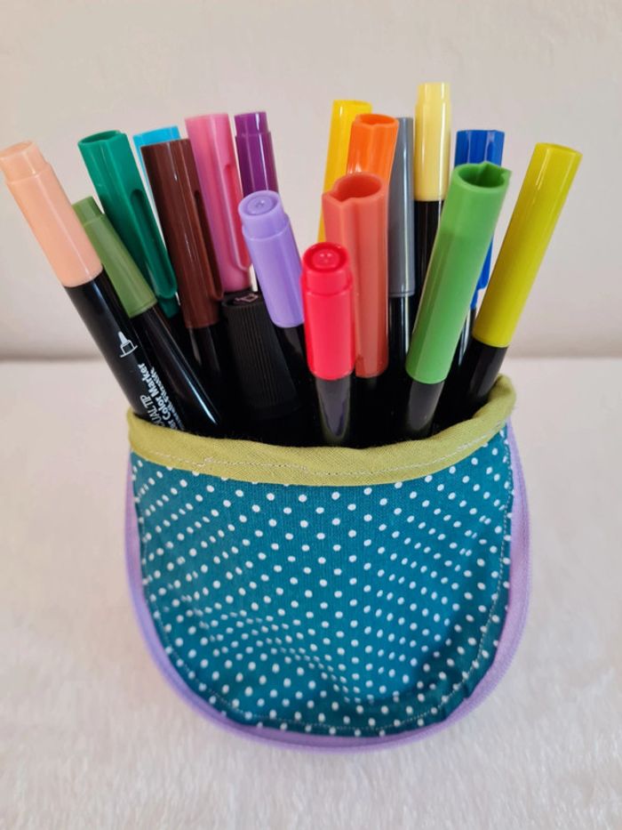 Trousse magique se transformant en pot à crayon - photo numéro 2