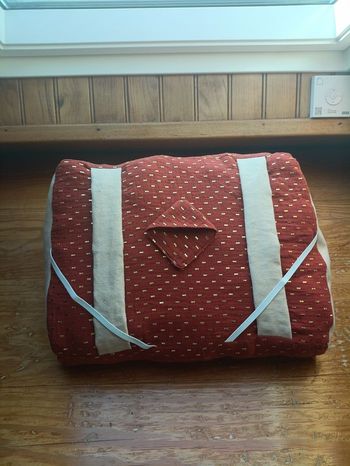 Coussin de lecture et son marque-page assorti 