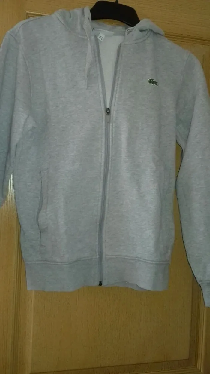 Ensemble survêtement Lacoste taille XS ou 2 - photo numéro 2