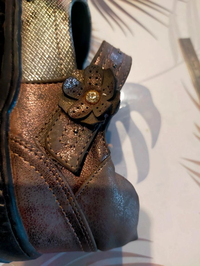 Ballerines en cuir fille T 32 lanières a velcro. - photo numéro 7