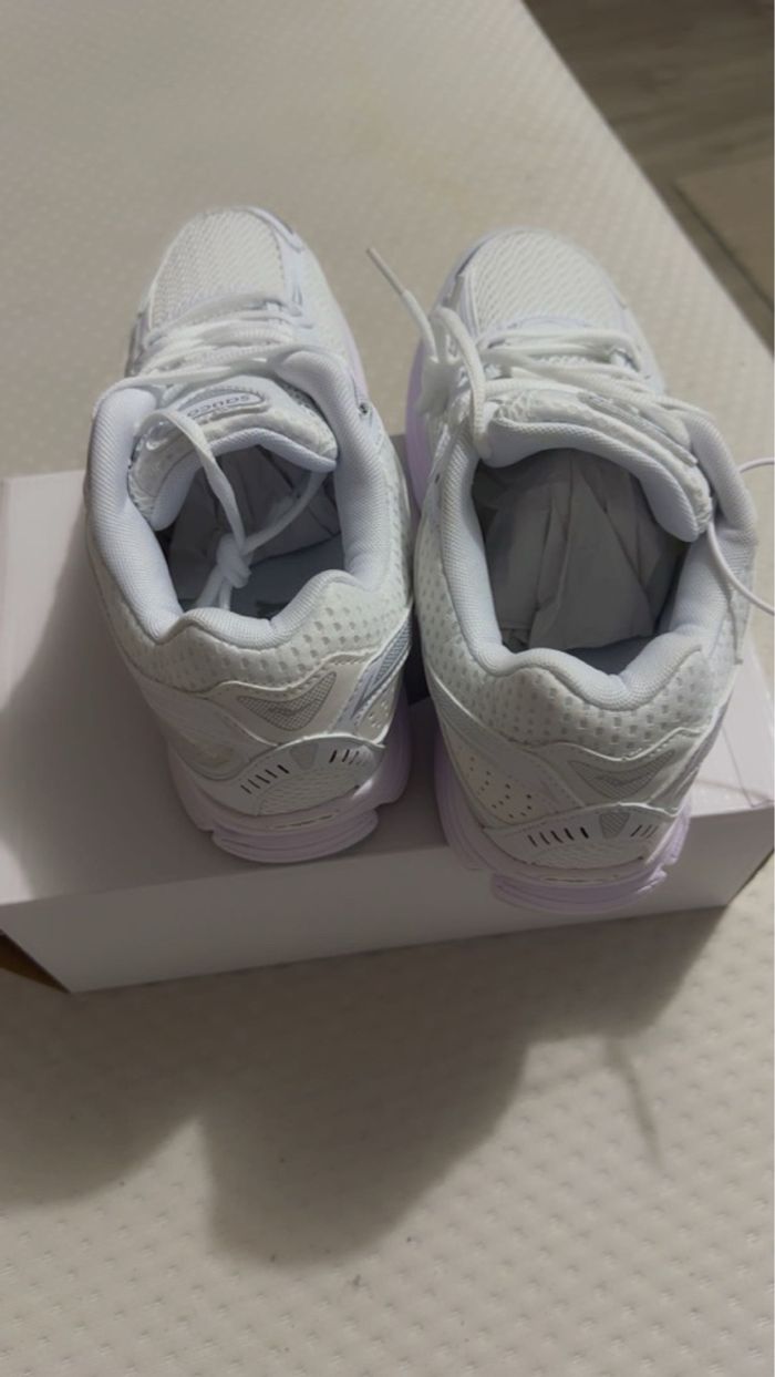 Basket Neuve de Marque Saucony Taille 43 - photo numéro 4