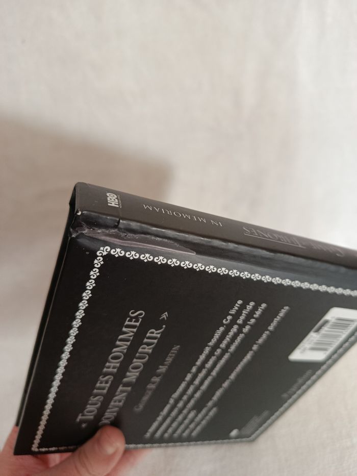 A saisir, livre game of thrones " in memoriam " , jamais lu ! - photo numéro 4