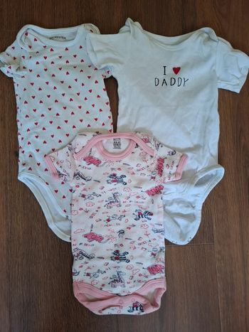 Lot 3 bodies manches courtes