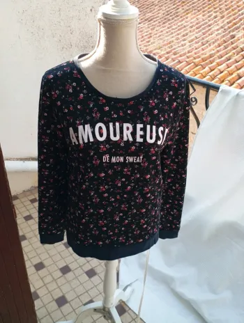 Sweat à fleurs "Amoureuse de mon sweat" Gemo taille s