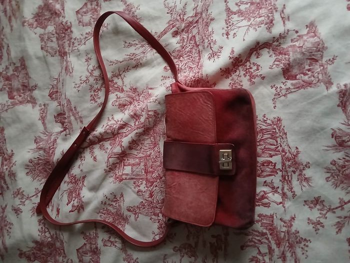 sac en cuir lisse et daim