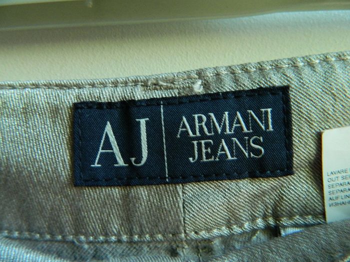 Pantalon coupe droite T 31 "Armani Jeans" - photo numéro 2