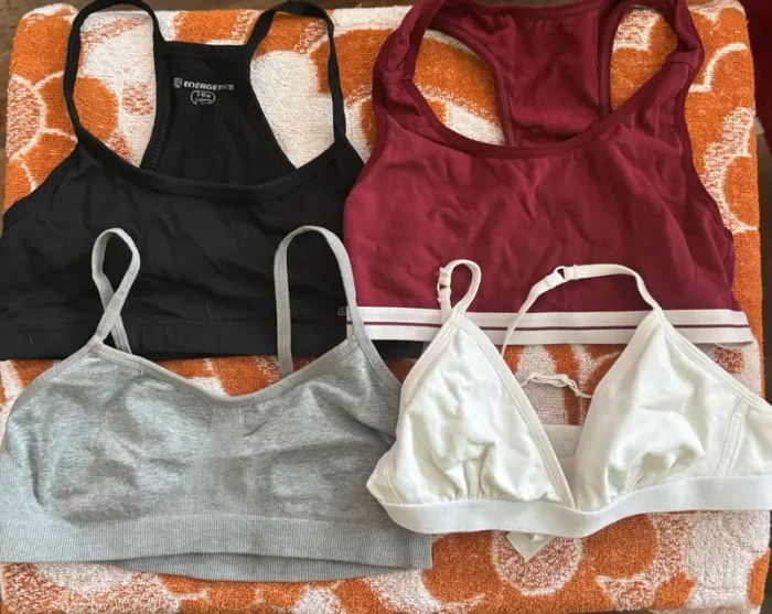 Vend lots de 16 brassières de 10 ans à 14ans - photo numéro 5