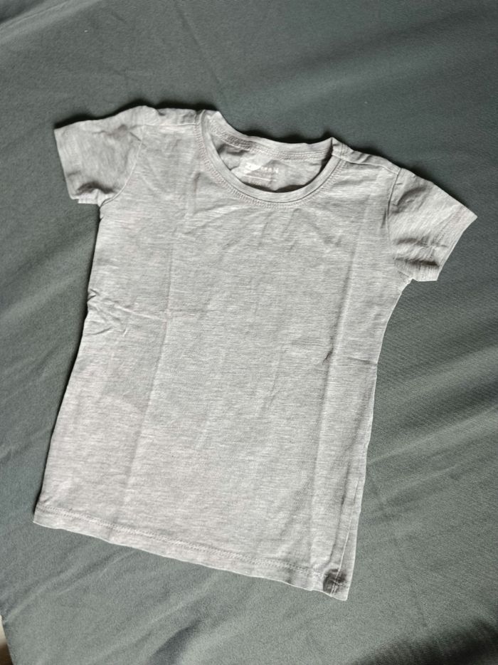 T-shirt gris uni 💕 Taille 18/24 mois - photo numéro 2