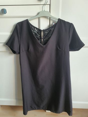 Robe noire en dentelle