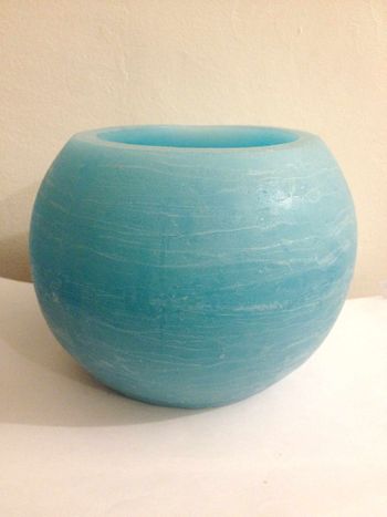 Bougie bleue de forme ronde parfumée au lagon pour recycler la cire