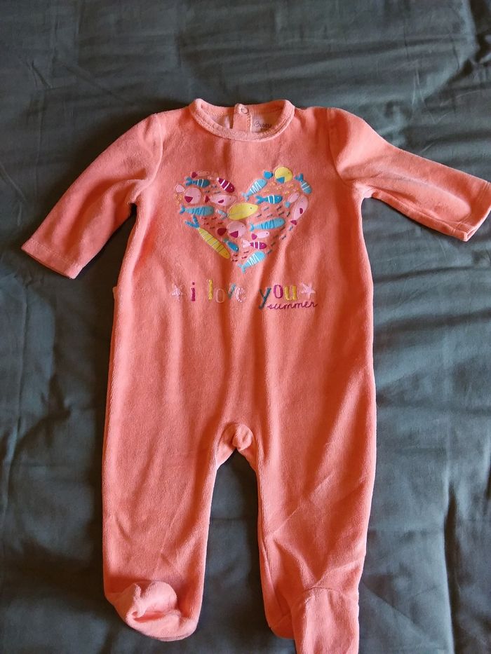 2 grenouillères  en taille 6 mois - photo numéro 2