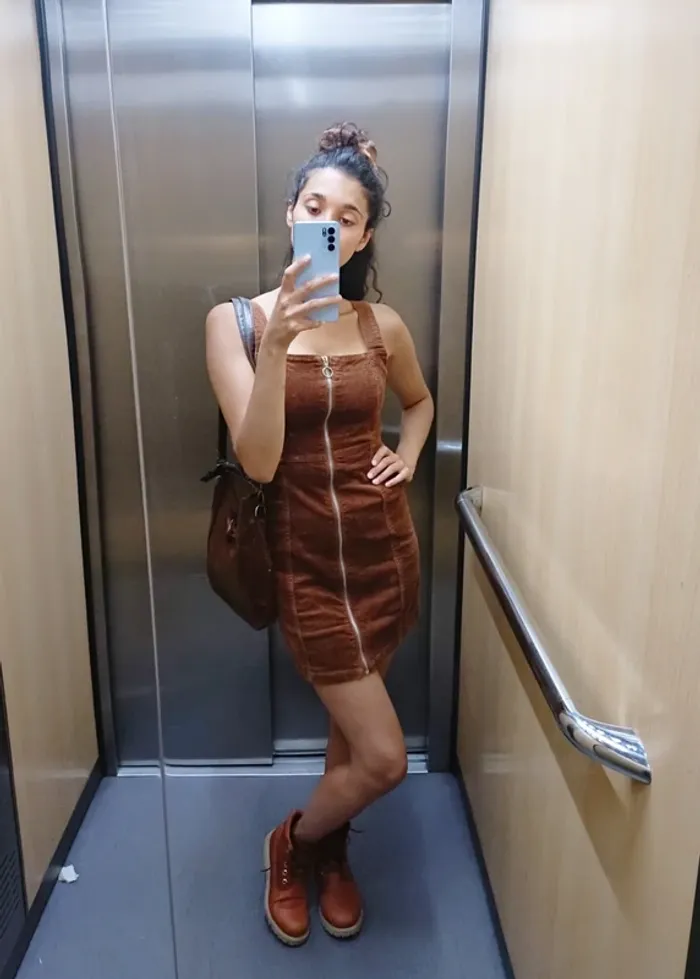 Robe courte marron en velours - photo numéro 4