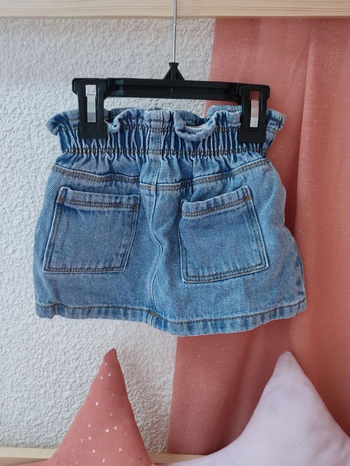 Jupe en jean avec élastique à la taille - 24 mois - Très bon état - Gémo - photo numéro 3
