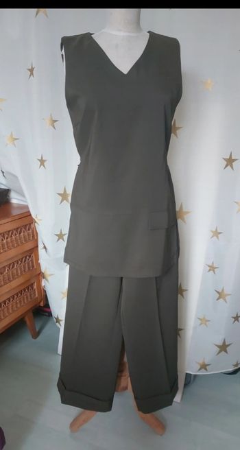 Ensemble kaki