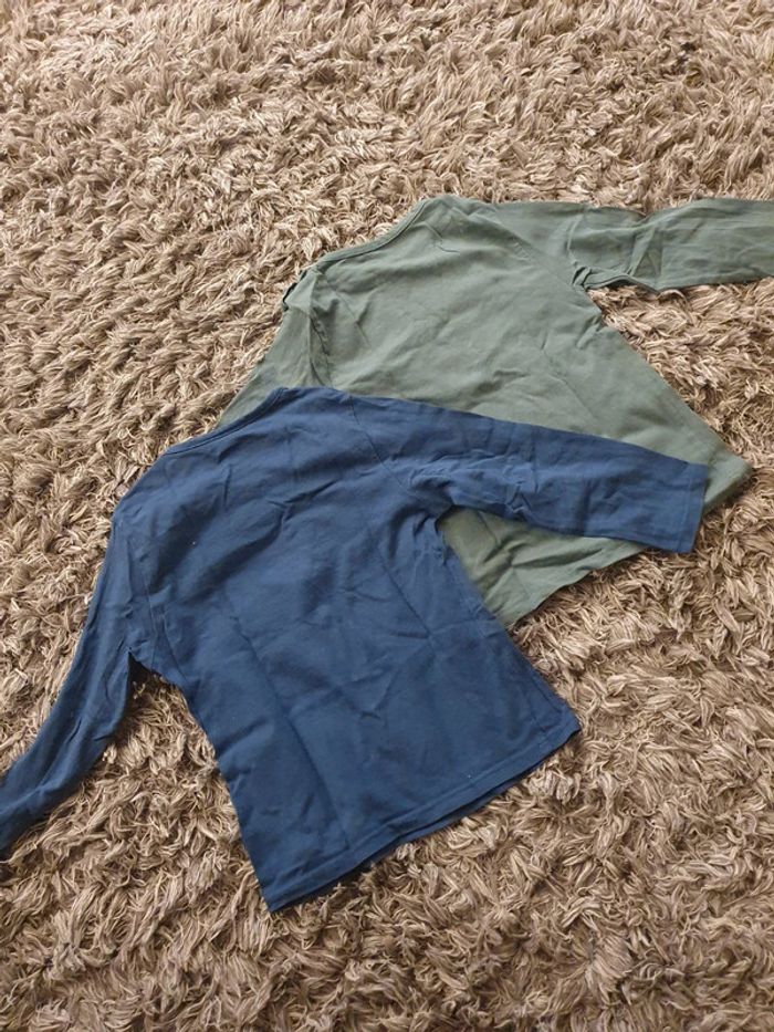2 t-shirts ML 24 mois - photo numéro 2