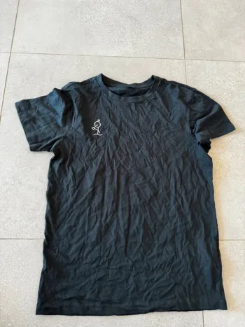 T-shirt noir taille M, très bon état