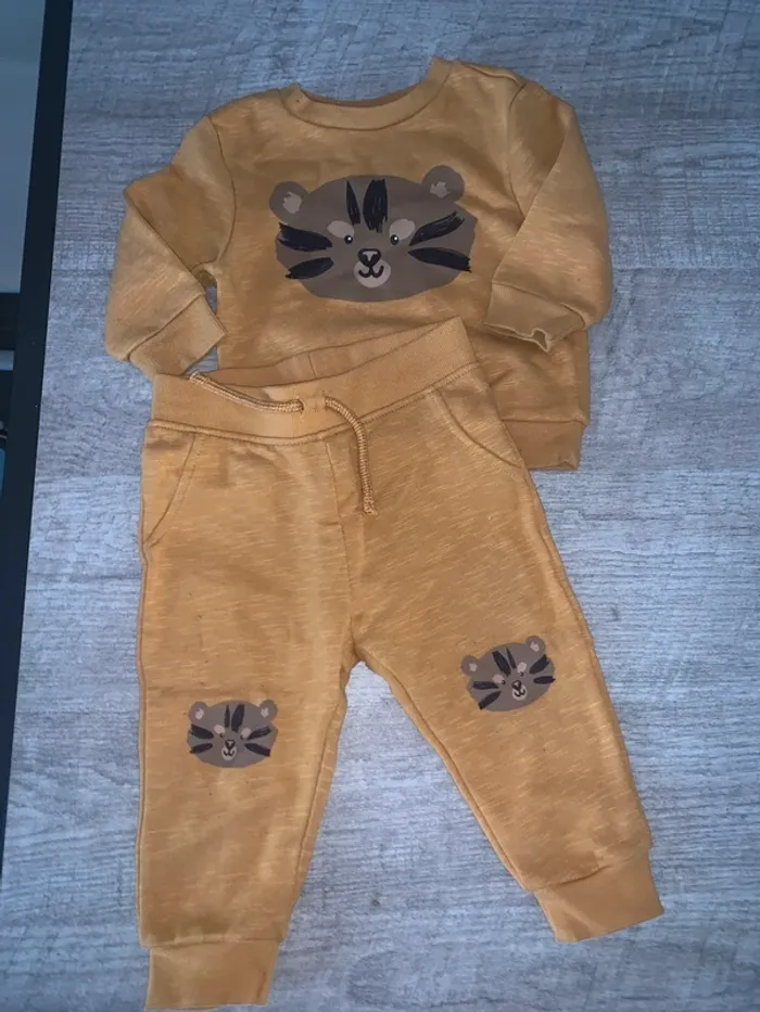 Ensemble Primark 9. 12 mois 80 cm.