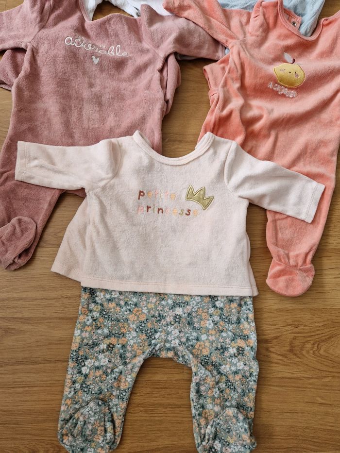 Lot 5 pyjamas velours 3 mois - photo numéro 4