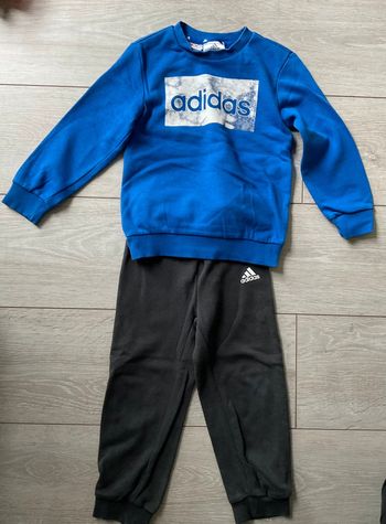 Ensemble jogging Adidas pull bleu, pantalon noir 2/3 ans