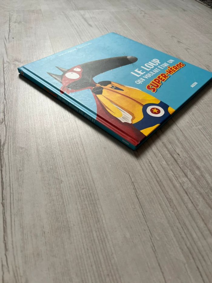 Livre le loup qui voulait être un super héros - photo numéro 2