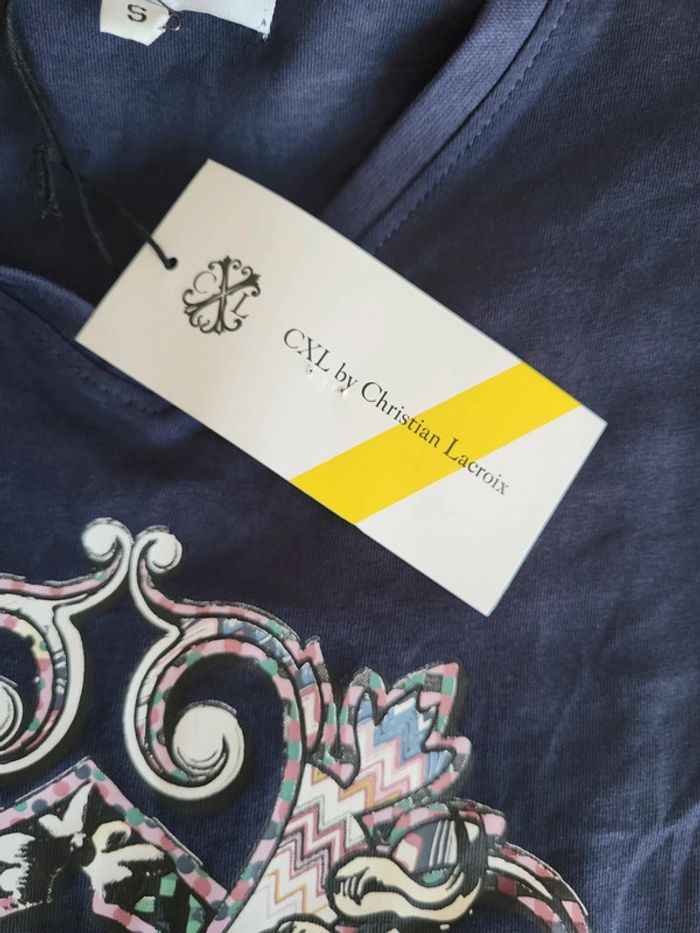 T shirt marine col V neuf taille S Christian Lacroix CXL - photo numéro 3