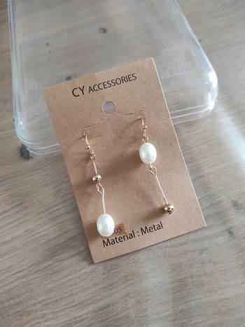 Boucle d'oreille neuve