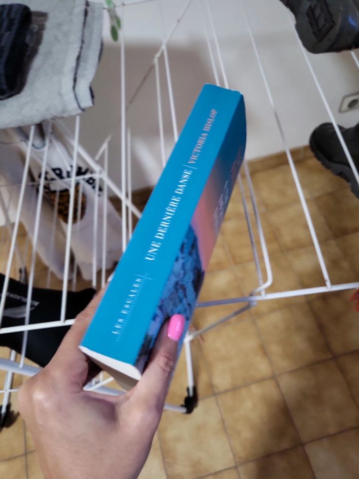 Livre Victoria hislop une dernière danse - photo numéro 2